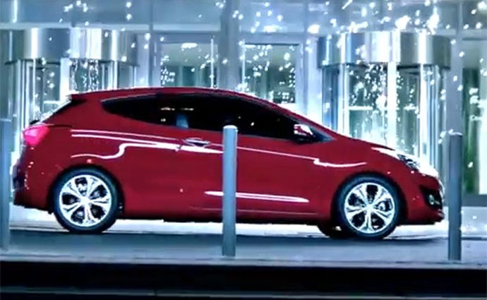 Třídveřové Hyundai i30 na prvním videu