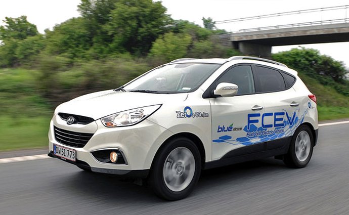 Hyundai dodal v Evropě prvních 15 vozů ix35 Fuel Cell