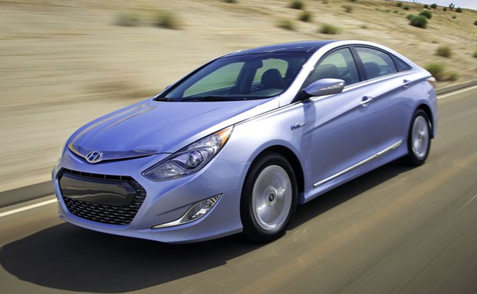 Hyundai svolá téměř milion aut, mohou mít potíže s pásy
