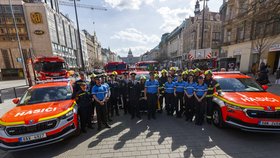 Pražští hasiči slaví 170 let od založení. Nejstarší hasičský sbor si výročí připomněl spanilou jízdou 