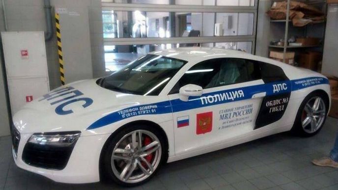 I v Rusku nakupuje policie drahá auta. Pomáhat a chránit bude Audi R8