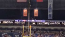 Voják Ian Patterson zemřel po pádu na stadionu v Texasu.