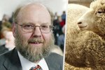 Zemřel britský vědec Ian Wilmut, jehož tým naklonoval ovci Dolly.