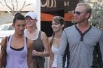 Zamilovaný páreček, Ian Ziering a zdravotní sestra Erin Kristine Ludwig,  v ulicích Los Angeles