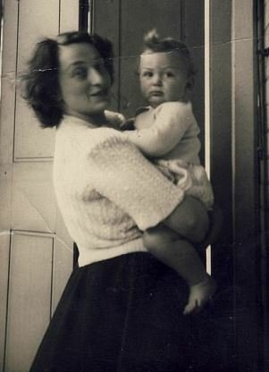 Iby se svým synem v roce 1949.
