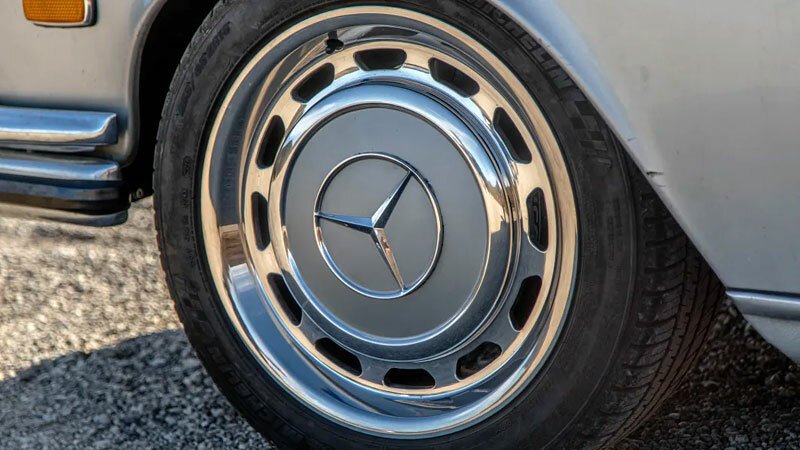 Icon Derelict Mercedes-Benz 300 SEL