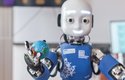 Robot iCub udrží v dlani lehké předměty