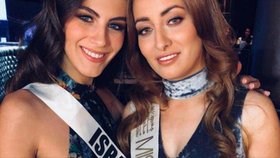 Miss Irák Sarah Idan a Miss Izrael Adar Gandelsmanová si pořídily společně selfie na soutěží Miss Univers 2017. Fotka vyvolala velký poprask. Rodina Idanové kvůli tomu prchla do USA.