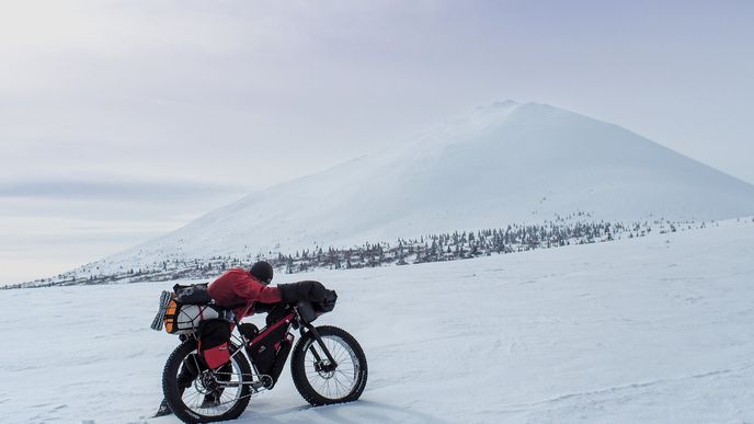 Výhled krásný, ale ta dřina! Iditarod Trail Invitational je nebezpečnou výzvou i pro otrlé dobrodruhy.