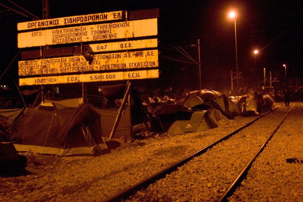 Uprchlíci v Řecku zůstávají hlavně prý proto, že už se nemají kam vrátit. V Idomeni je podle českých dobrovolníků stále až 12 tisíc lidí.
