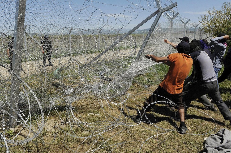 Organizovaný zločin uprchlíků v Idomeni: Dealeři drog, vagon jako nevěstinec