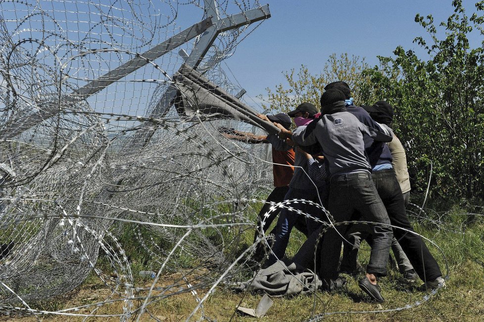 Organizovaný zločin uprchlíků v Idomeni: Dealeři drog, vagon jako nevěstinec