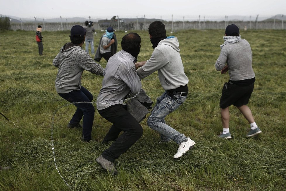 Organizovaný zločin uprchlíků v Idomeni: Dealeři drog, vagon jako nevěstinec