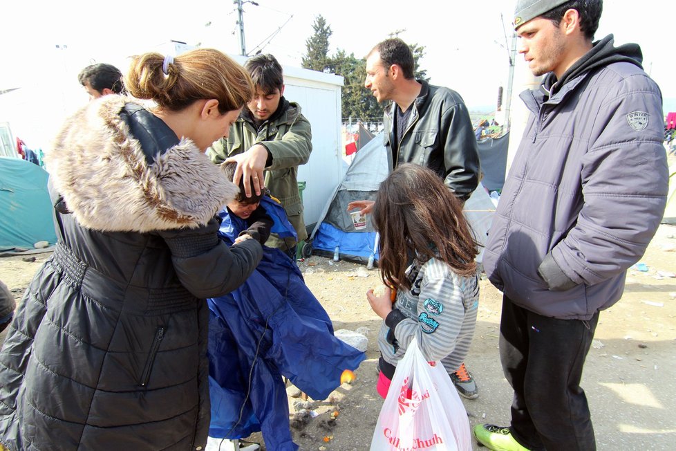 Pouliční holič v Idomeni