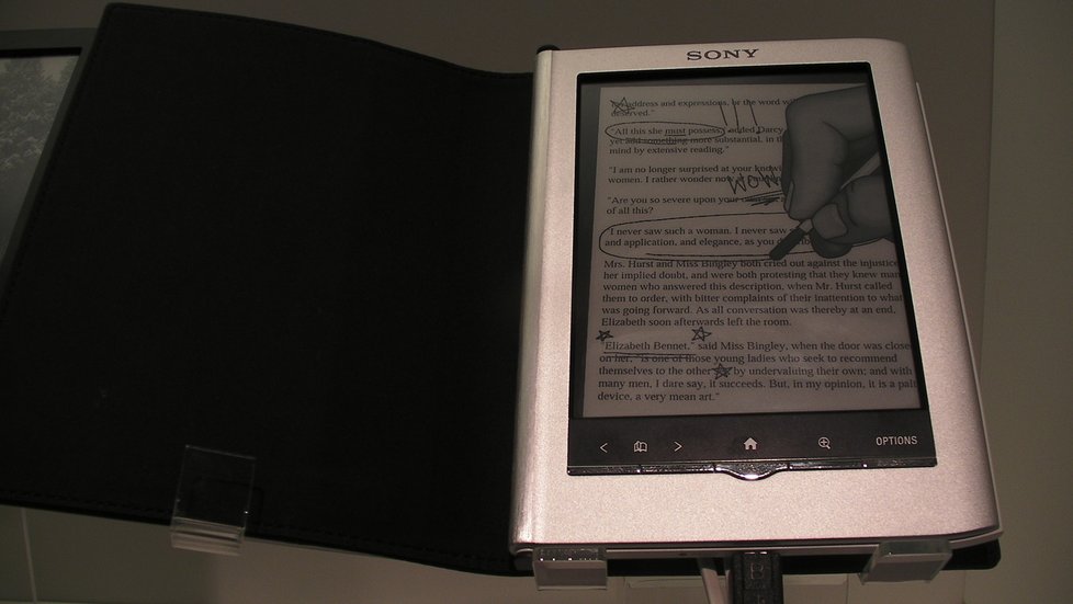 Sony Reader uchová až 1200 knih či dokumentů.