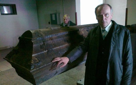 Igor Bareš prožil své narozeniny při natáčení v krematoriu, kde coby šéf StB dohlížel na zpopelnění pozůstatků Jana Palacha (†20)!