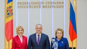 Igor Dodon, Irina Vlachová a Valentina Matvijenková.