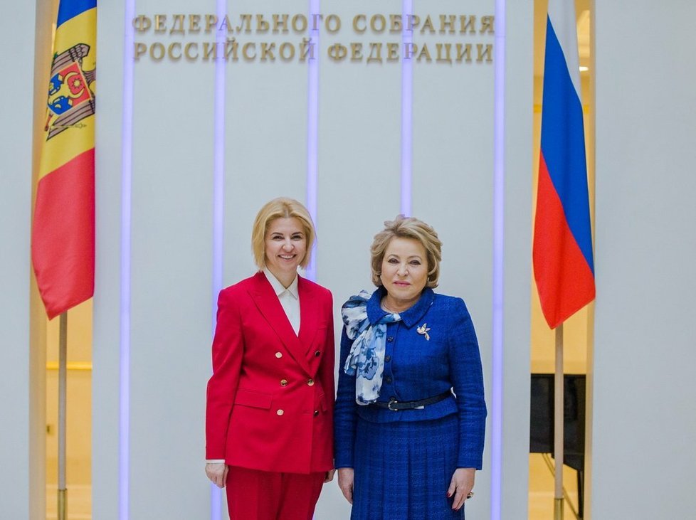 Šéfka gagauzské autonomie Irina Vlachová s Valentinou Matvijenkovou, předsedkyní ruské Rady federace.