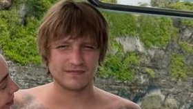 Je zřejmě synem nechvalně proslulého ukrajinského podnikatele Oleksandra Petrovského.