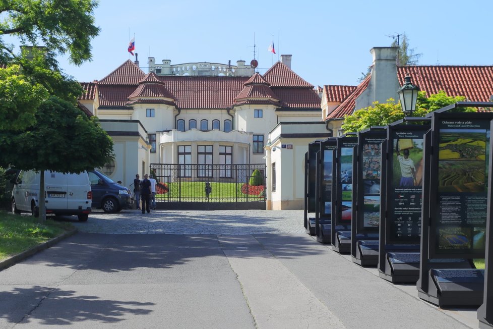 Přivítání slovenského premiéra Igora Matoviče na první oficiální návštěvě Česka. (3. 6. 2020)