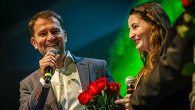 Slovenské volby 2020: Igor Matovič (OLaNO) s manželkou Pavlínou ve svém volebním štábu
