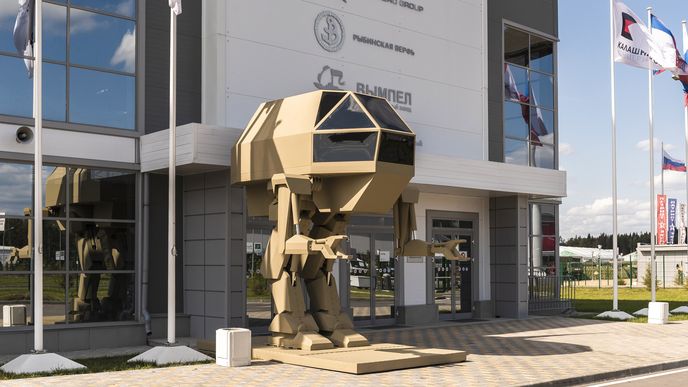 Zlatý robot Igorek od firmy Kalašnikov. Zlatý robot Igorek od firmy Kalašnikov.