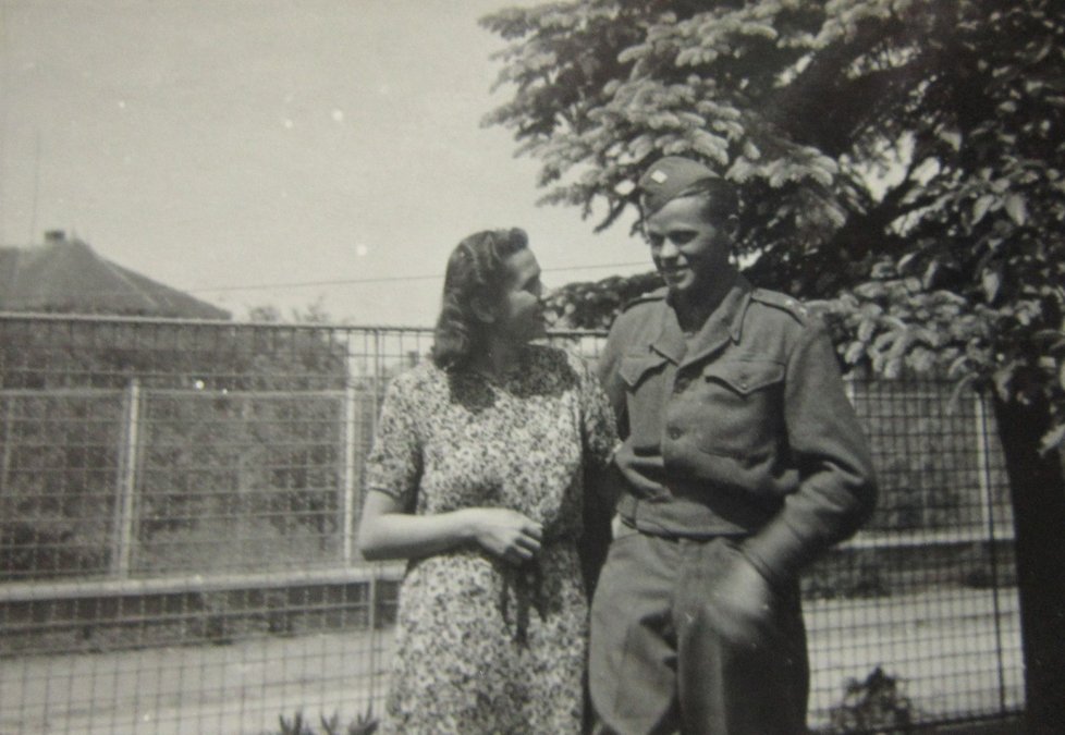 Plukovník Jan Ihnatík v uniformě československé armády, s níž osvobozoval v mládí i Kyjev.
