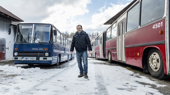 Jak se žije sběrateli autobusů: Má 21 ikarusů!
