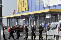 Bomby v IKEA: Vyděrači chtěli 147 milionů, jinak další nálože