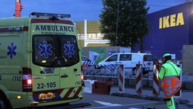 Policie uzavřela obchodní dům Ikea v nizozemském Eindhovenu. Malá výbušnina explodovala na parkovišti před obchodem