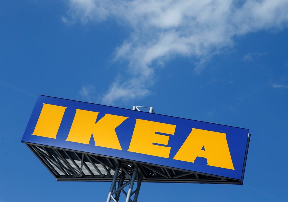 IKEA vyřadí v českých prodejnách z prodeje brčka, tácky či kelímky, i v jejích restauracích a kavárnách jednorázové plasty zmizí.