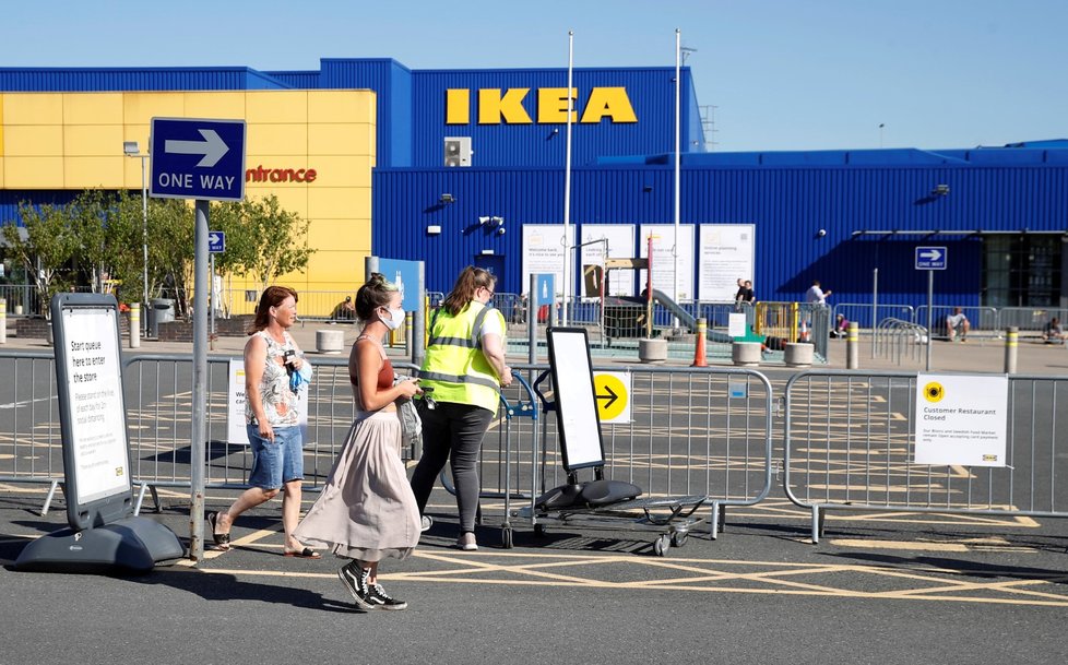 Obchody IKEA v Británii znovu otevřely po týdnech nucené pauzy (2. června 2020)