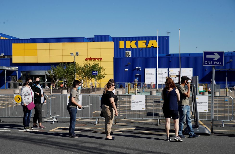 Obchody IKEA v Británii znovu otevřely po týdnech nucené pauzy (2. června 2020)