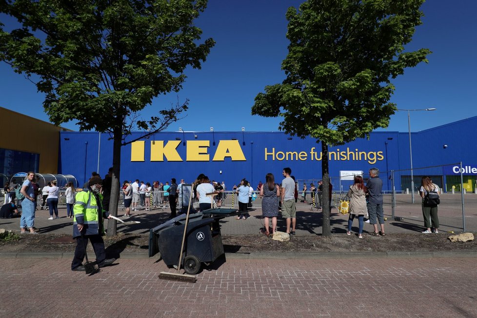 Obchody IKEA se v Británii znovu otevřely po týdnech nucené pauzy (2. června 2020).