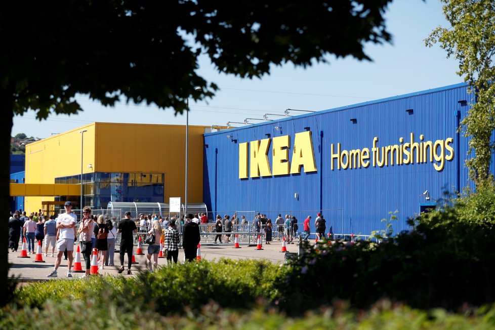 Obchody IKEA se v Británii znovu otevřely po týdnech nucené pauzy (2. června 2020).