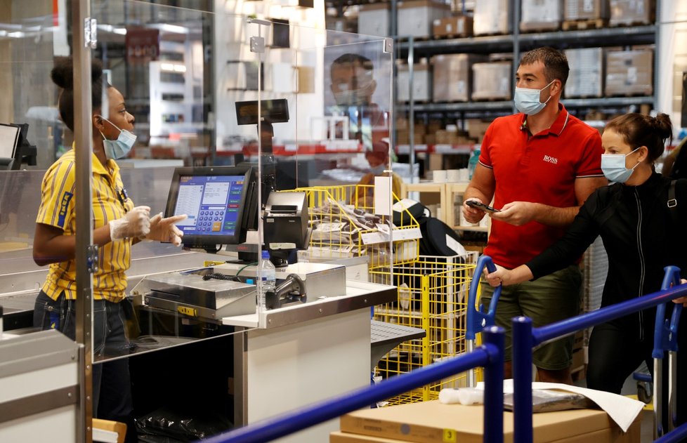 Obchody IKEA se v Británii znovu otevřely po týdnech nucené pauzy (2. června 2020).