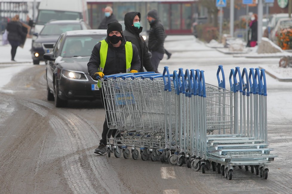 IKEA v Praze na Zličíně po znovuotevření (3. 12. 2020)