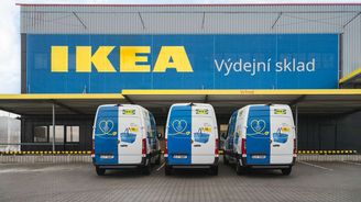Elektromobilem jen na předvídatelnou pracovní cestu. ČEZ přikupuje škodovky, IKEA mercedesy Elektromobilem jen na předvídatelnou pracovní cestu. ČEZ přikupuje škodovky, IKEA mercedesy