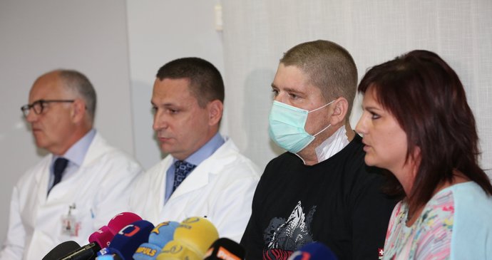 Čtyřiatřicetiletého Lukáše Musila zachránila v IKEM unikátní transplantace jater jiné velikosti a krevní skupiny.