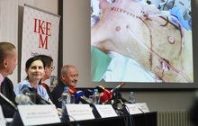 Lékaři IKEM provedli unikátní transplantaci: Srdce a játra  od jednoho dárce!