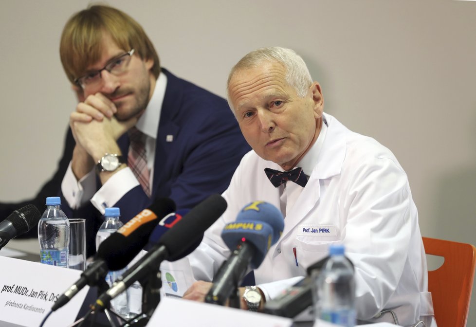 Ministr zdravotnictví Adam Vojtěch (ANO)a kardiochirurg Jan Pirk