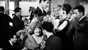 Audrey Hepburn a její Snídaně u Tiffaniho patří k těm nejikoničtějším filmům vůbec. Její cigaretová špička k Audrey i filmu neodmyslitelně patří