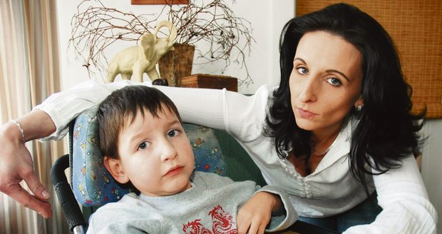 Magdalena Kábová (34) a těžce postižený syn Jan (5) se ukrývají někde v Čechách. Blesk slíbil, že místo, kde žil téměř v ilegalitě neprozradí.