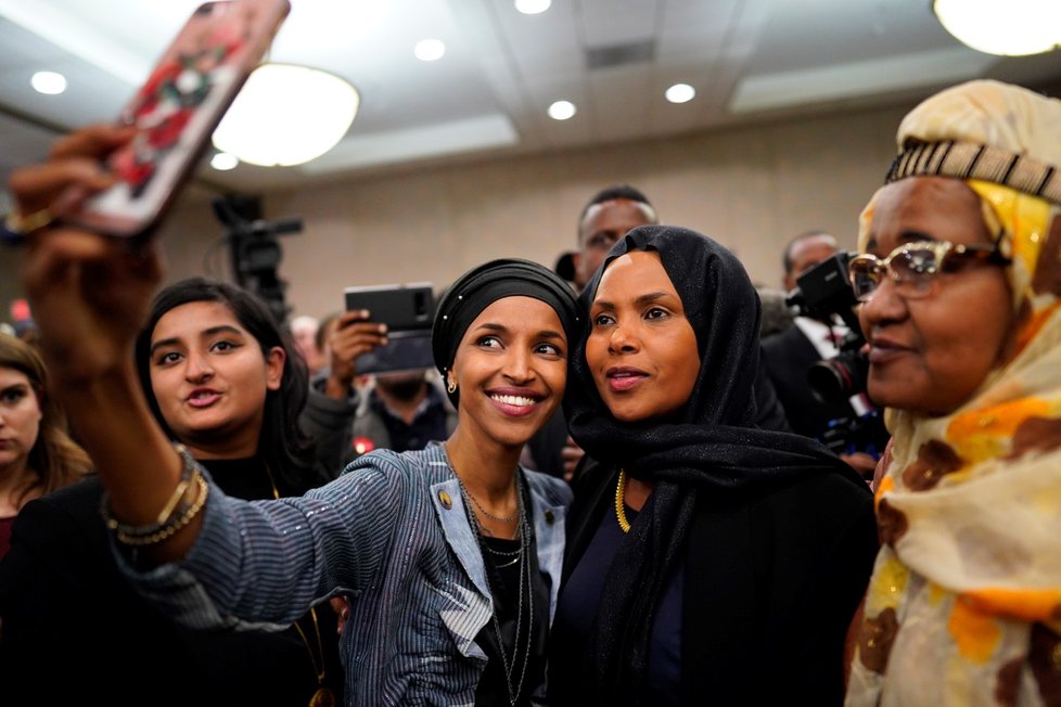 Omarová vyhrála demokratické křeslo ve státech Minnesota a Minneapolis, bude následovat Keith Ellison, který byl prvním zvoleným muslimem do kongresu.