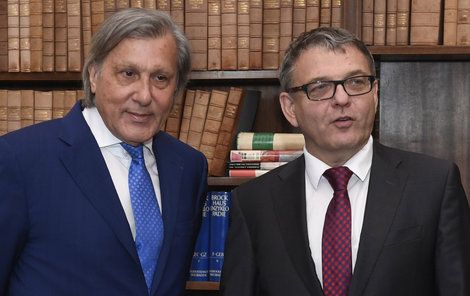 Tenisová legenda Ilie Nastase (71) by měl být českým honorárním konzulem v Rumunsku. Včera se kvůli tomu sešel s ministrem zahraničí Lubomírem Zaorálkem (61, ČSSD). 