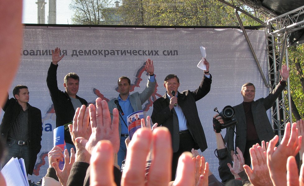 Boris Němcov a Ilja Jašin v politické kampani (9. 10. 2010).