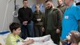 Desetiletý Ilja Matvienko z Mariupolu se spolu se svou matkou Natalií stal obětí bomby, kterou vypálili ruské jednotky. Matka zemřela, Ilja přežil.
