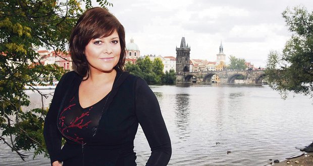 Ilona Csáková se zase po delší době objeví v Praze