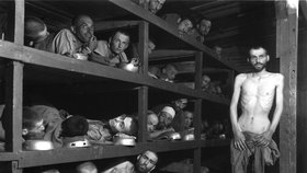Vězni z Buchenwaldu.