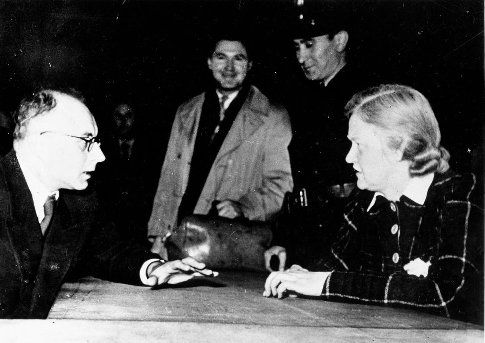 Ilse Koch při výslechu u soudu.